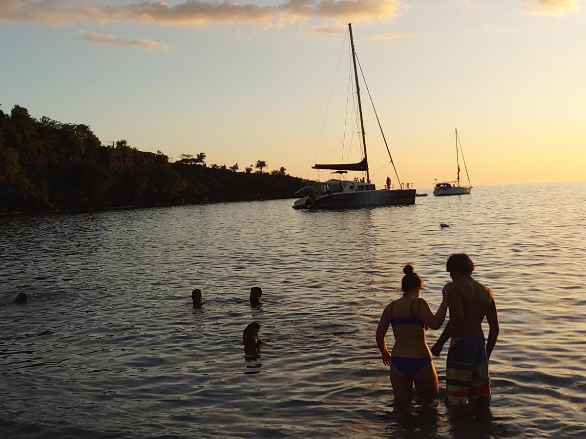Les Gîtes Du Domaine De Petite-Anse Bouillante Extérieur photo