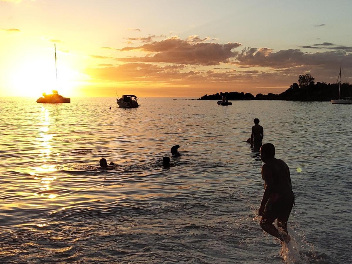 Les Gîtes Du Domaine De Petite-Anse Bouillante Extérieur photo